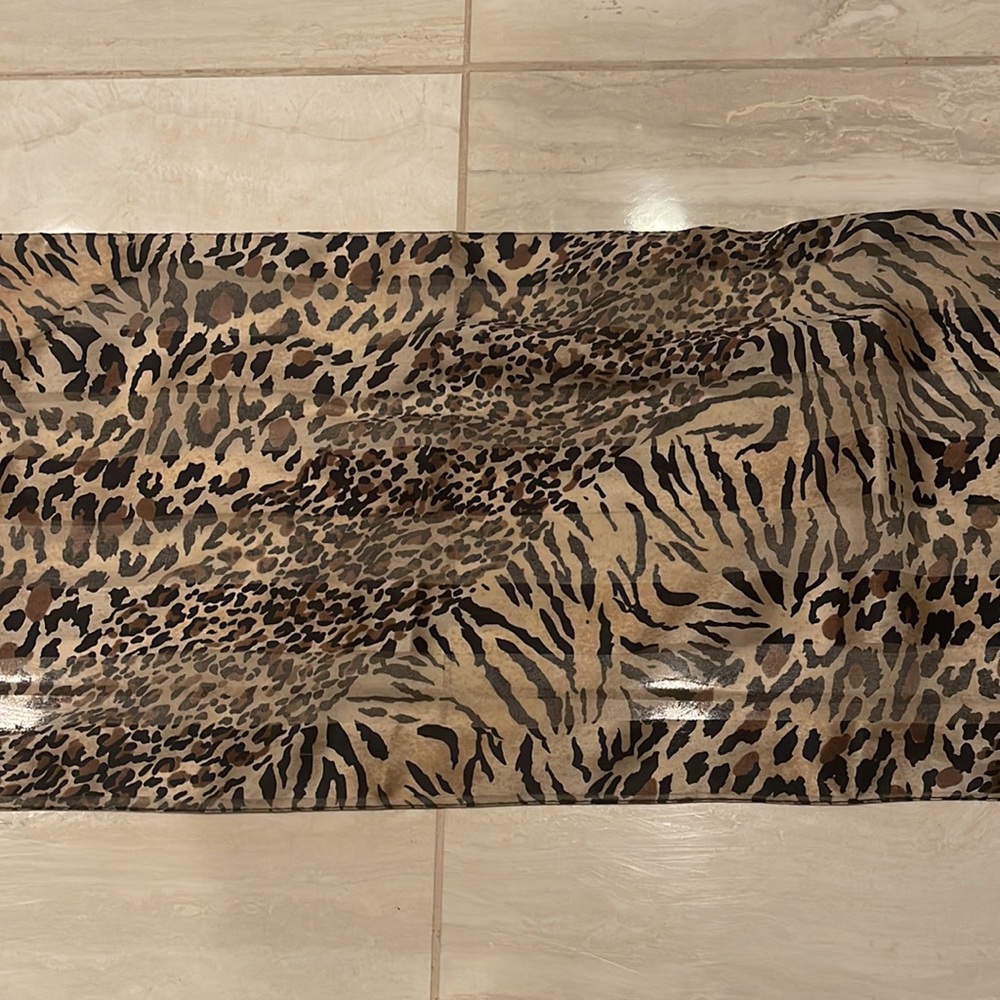 EUC Classic Rectangular Animal Print Scarf - Picture 2 of 3